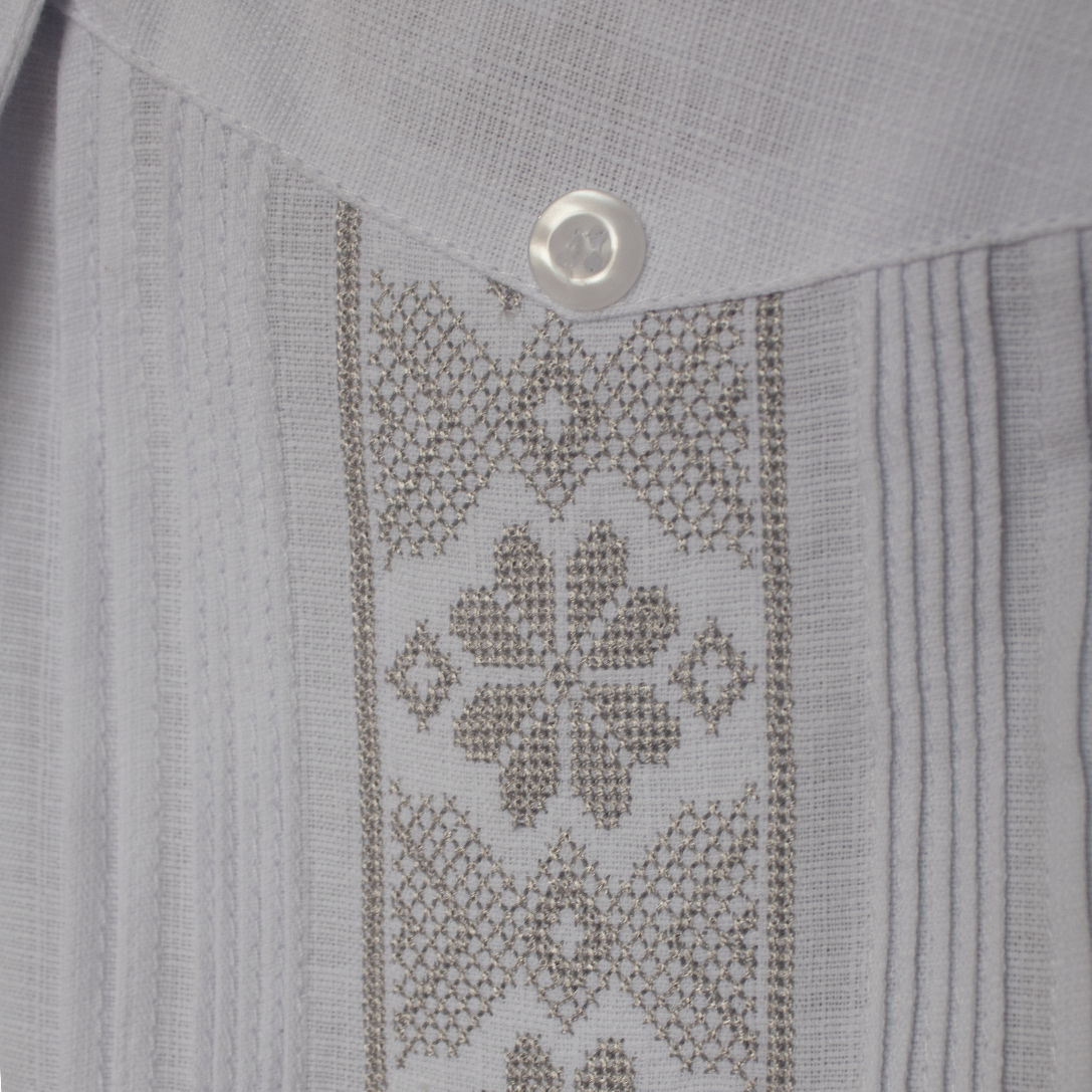 Chemise guayabera blanche manches longues en lin et coton – style chic tropical
