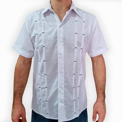 Chemise guayabera brodée blanche à manches courtes