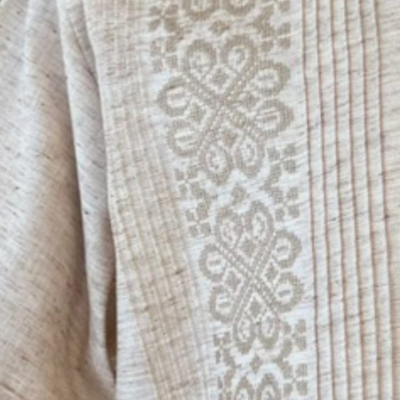Détail broderie guayabera crème homme