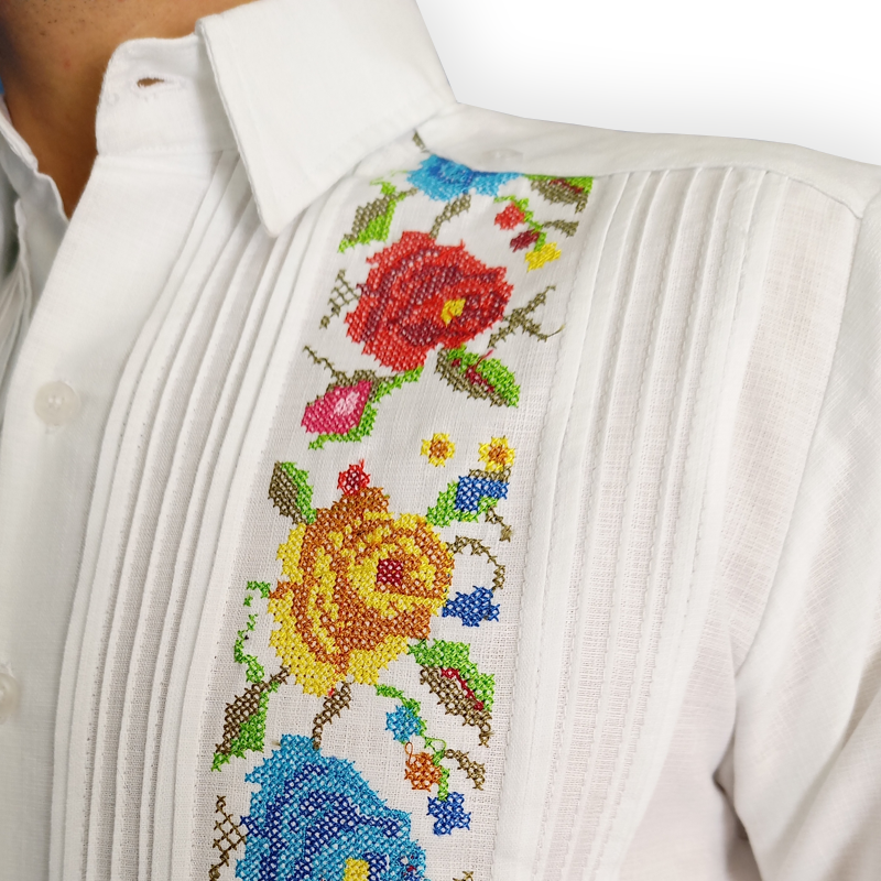 Guayabera blanche à broderie florale