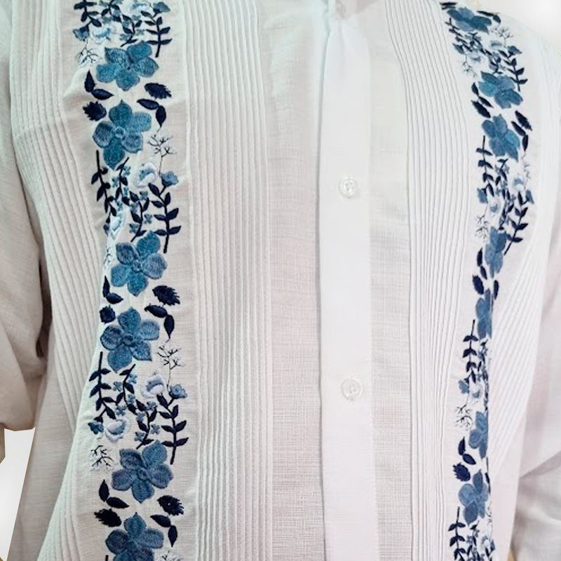 Guayabera blanche brodée fleurs bleues pour homme – Casa Habana