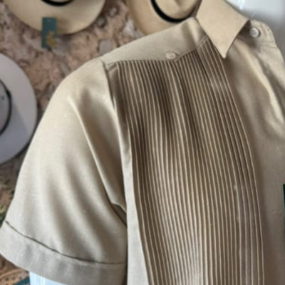 Détail guayabera présidentielle beige homme