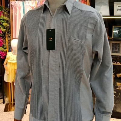Détail guayabera présidentielle grise homme