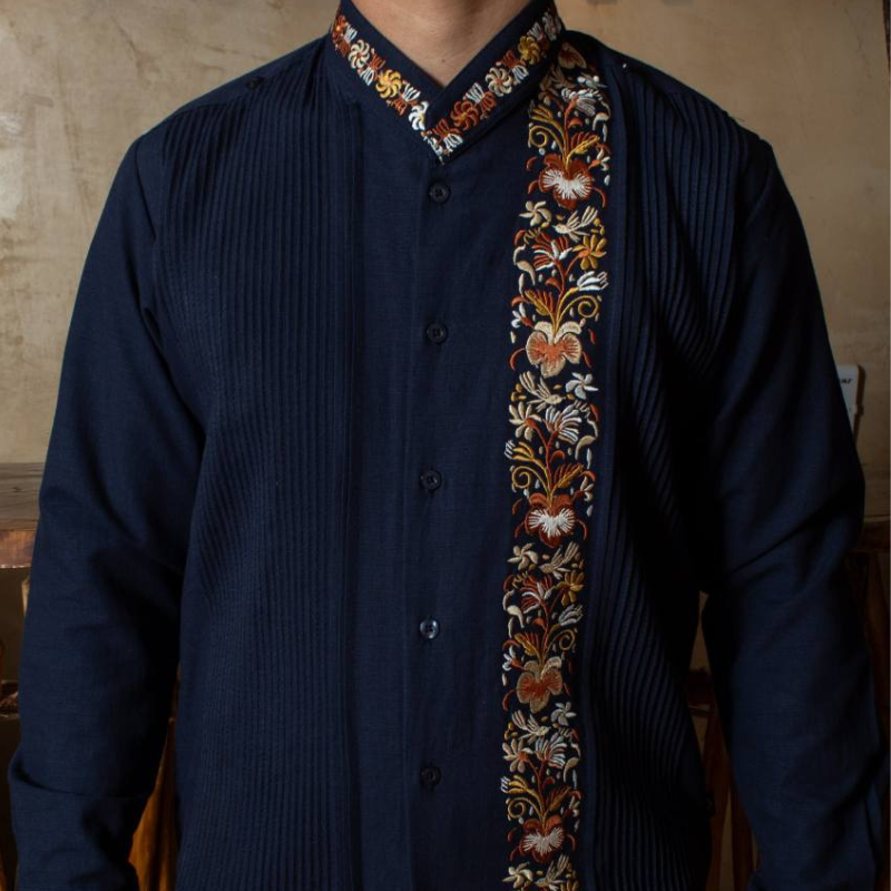 Guayabera Indigo Foncé Brodée Col Mao Casa Habana