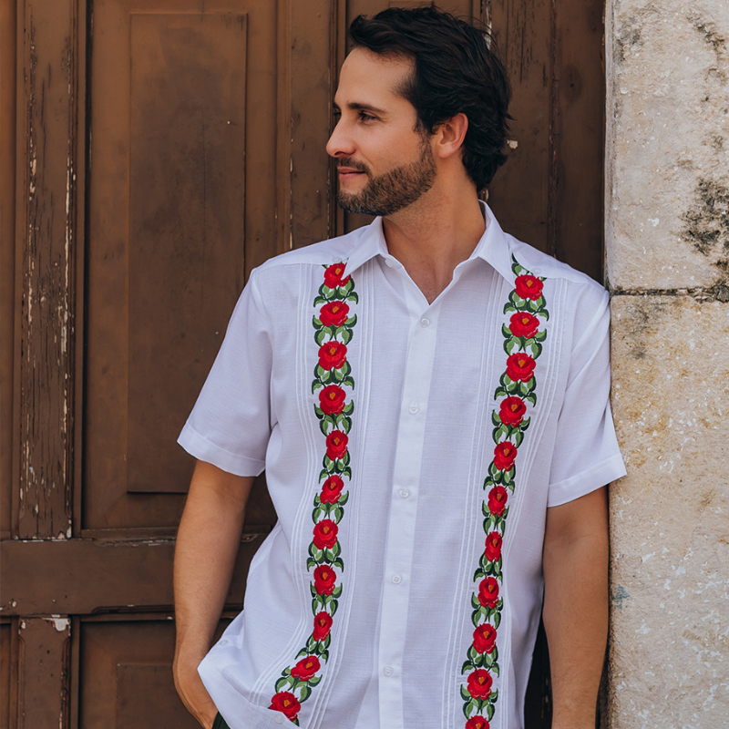 Guayabera Yucatán brodée fleurs homme