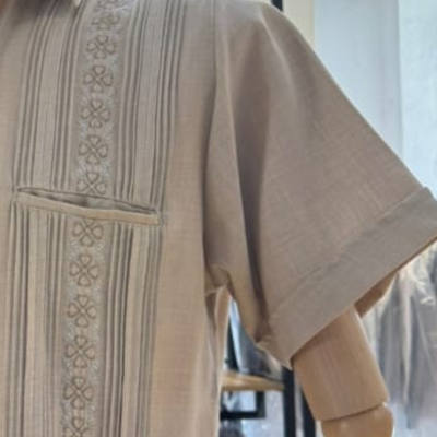 Guayabera beige brodée en lin et coton