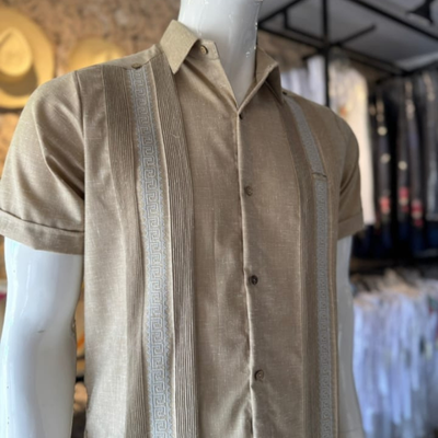 Guayabera beige à broderies artisanales
