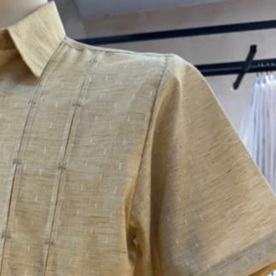Guayabera beige clair homme tenue mariage été
