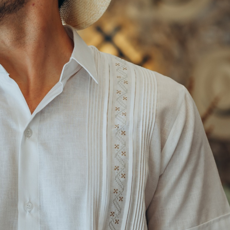 Guayabera blanche brodée manches courtes en lin et coton