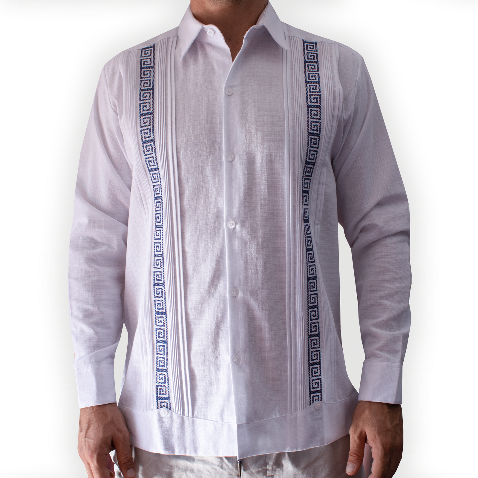 Guayabera blanche à broderie bleue