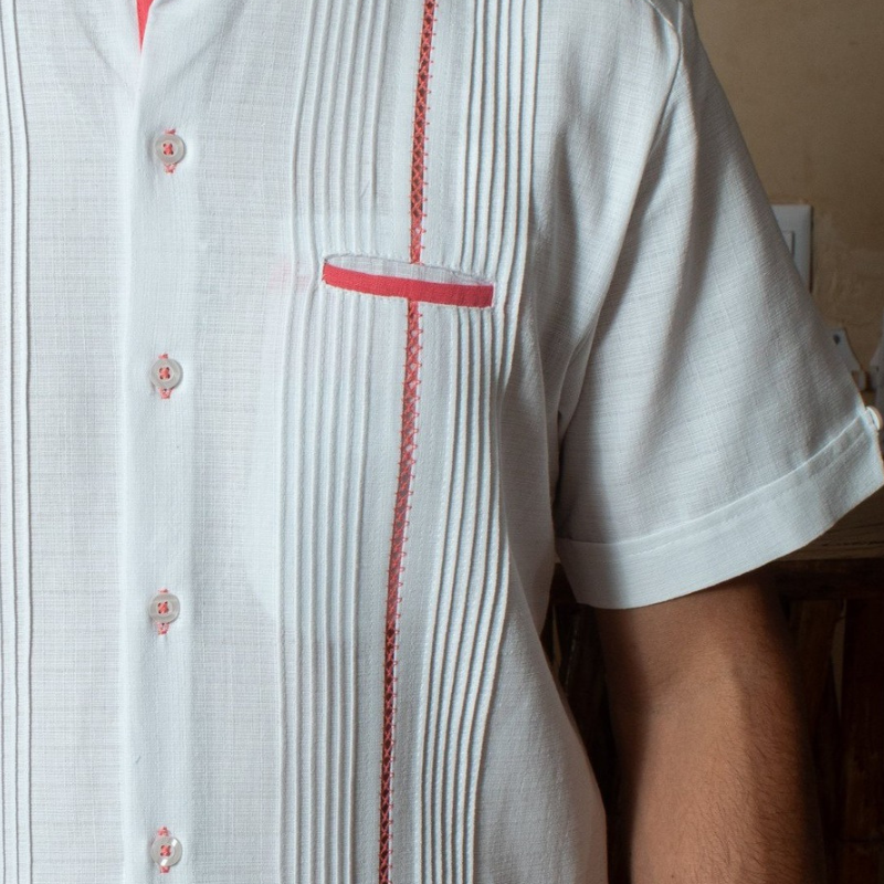 Guayabera blanche col Mao avec liserés roses brodés