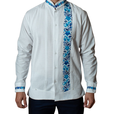 Guayabera blanche col Mao brodée fleurs bleues