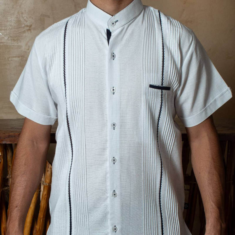 Guayabera blanche col Mao liserés bleu marine homme