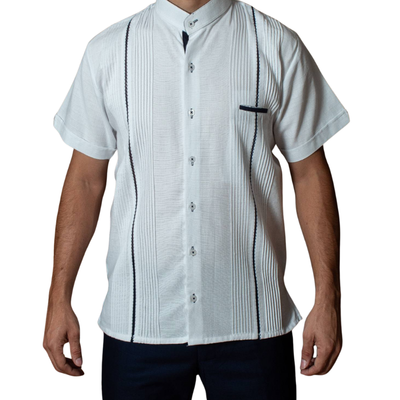 Guayabera blanche col Mao liserés bleu marine tenue été