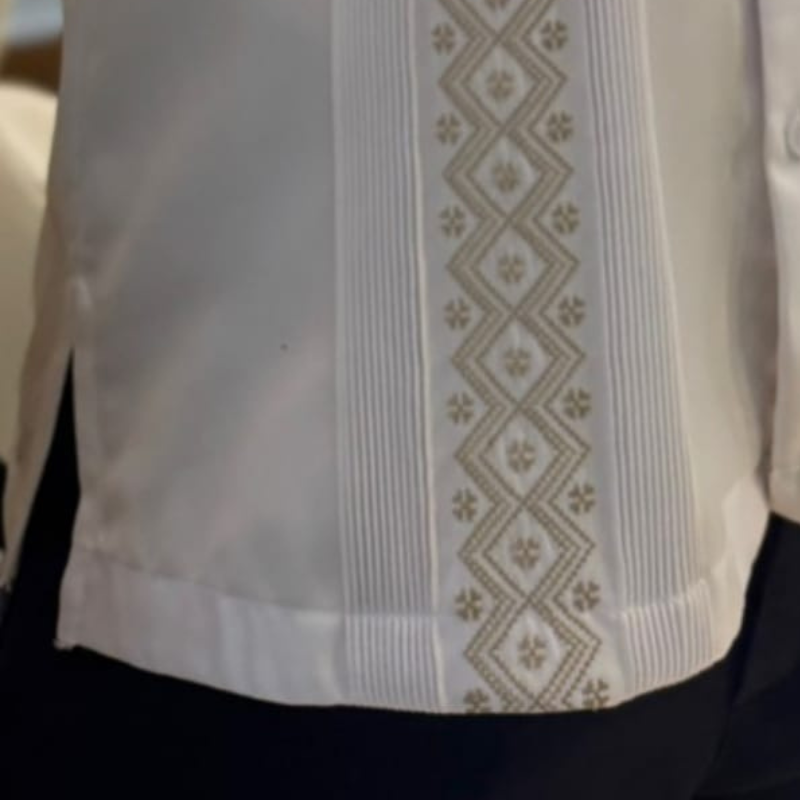Guayabera blanche brodée beige manches courtes homme