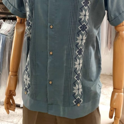 Guayabera bleu ardoise homme tenue élégante été