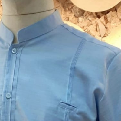 Guayabera bleu ciel col mao en lin et coton
