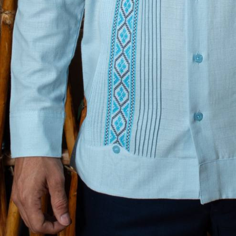 Guayabera bleu ciel pour mariage tropical et événement formel