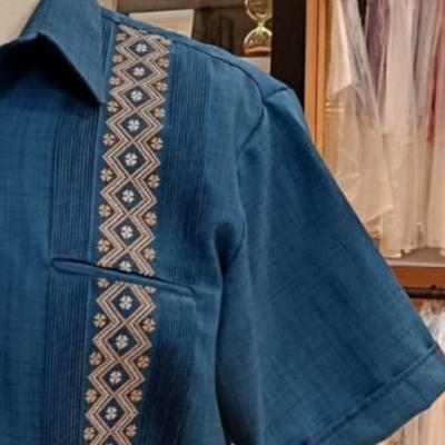 Guayabera bleu intense en lin et coton