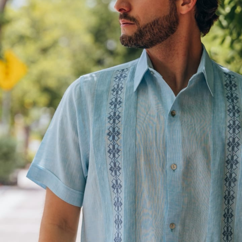 Guayabera bleu pastel homme