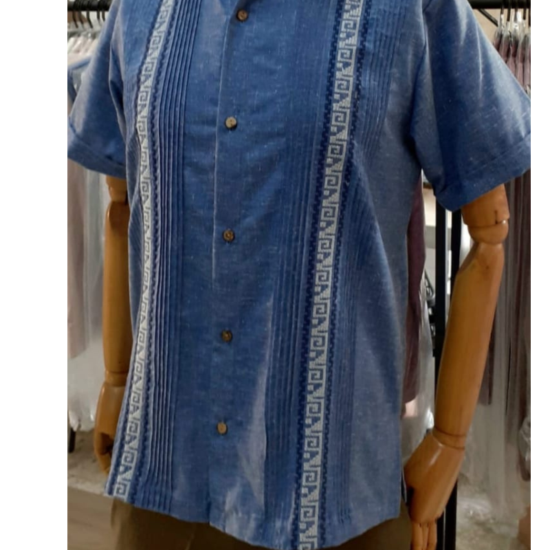 Guayabera bleue brodée manches