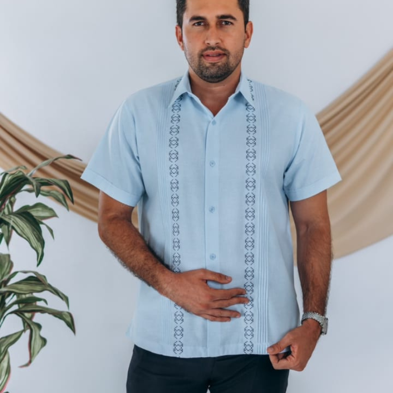 Guayabera classique bleu clair