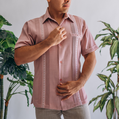 Guayabera rose clair brodée