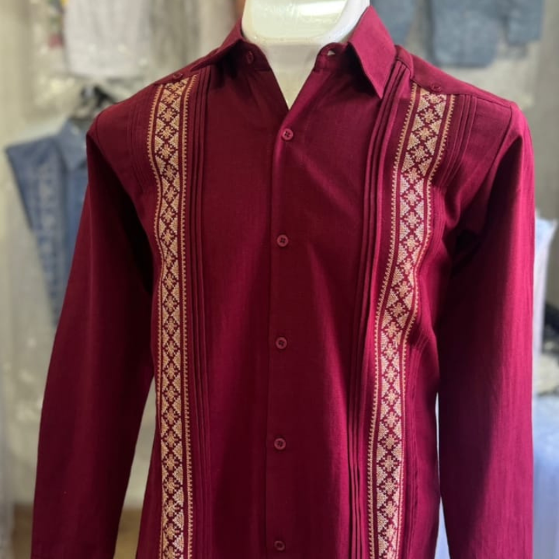 Guayabera rouge vin Casa Habana – chemise artisanale en lin pour homme