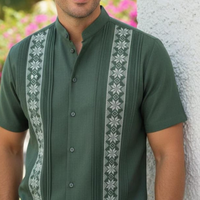 Guayabera vert sapin pour événement tropical chic