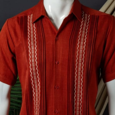 Guayabera rouge brodée artisanale Casa Habana manches courtes