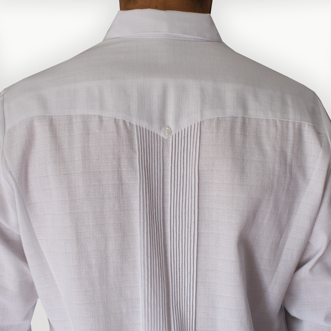 Tissu léger en lin et coton d’une guayabera brodée bleue