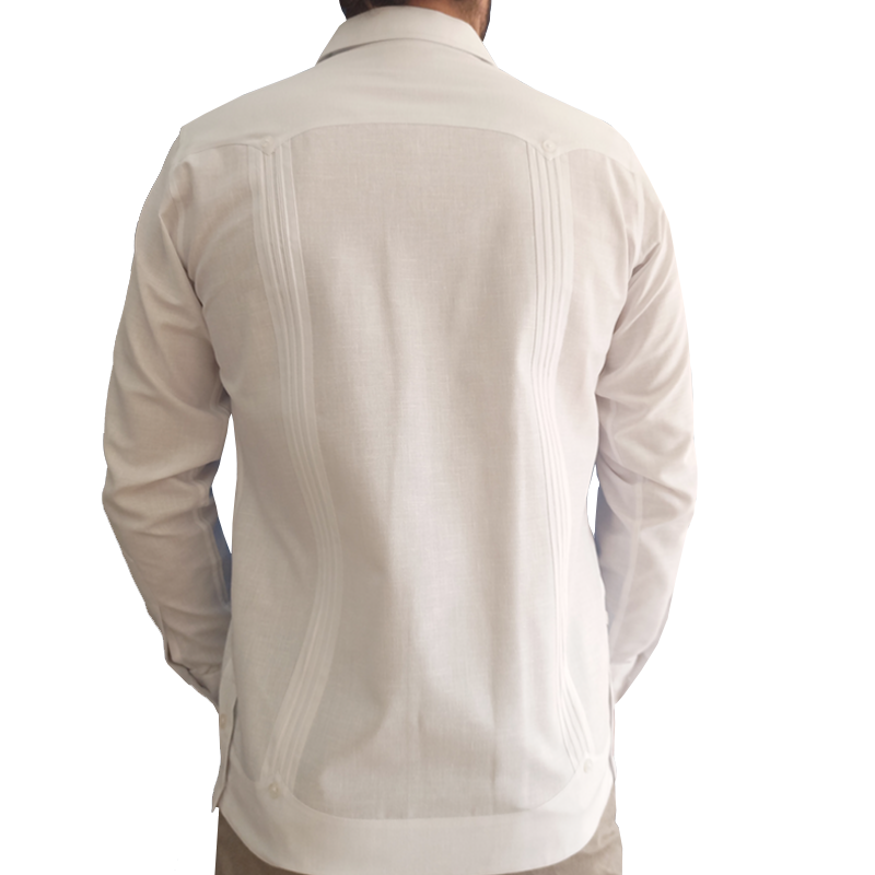 Vue de dos de la guayabera cubaine blanche Casa Habana