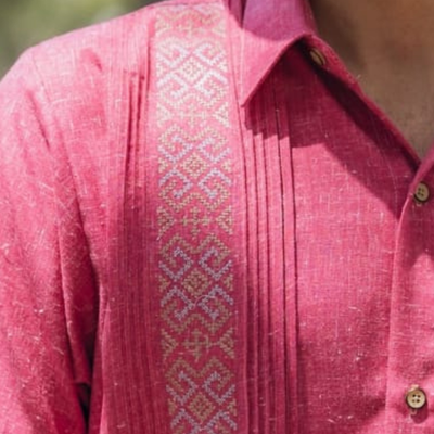 détail broderie guayabera rose fuchsia lin coton