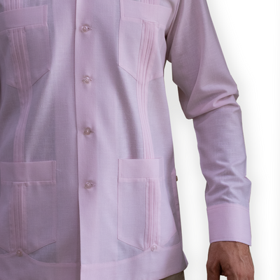 détail du tissu en coton rose clair guayabera cubaine