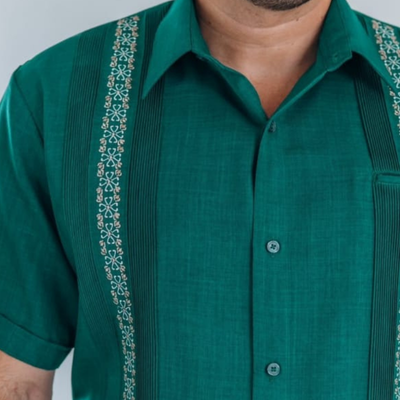 détail tissu guayabera vert jade lin coton