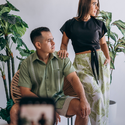 detail tissu guayabera vert olive lin coton