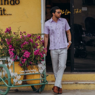 guayabera lilas été style élégant homme