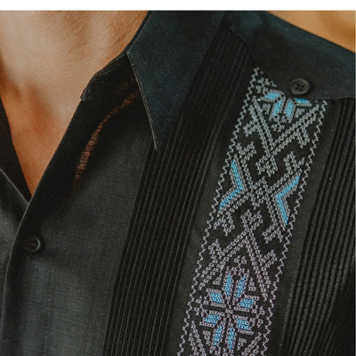 guayabera noire mariage soirée élégante homme