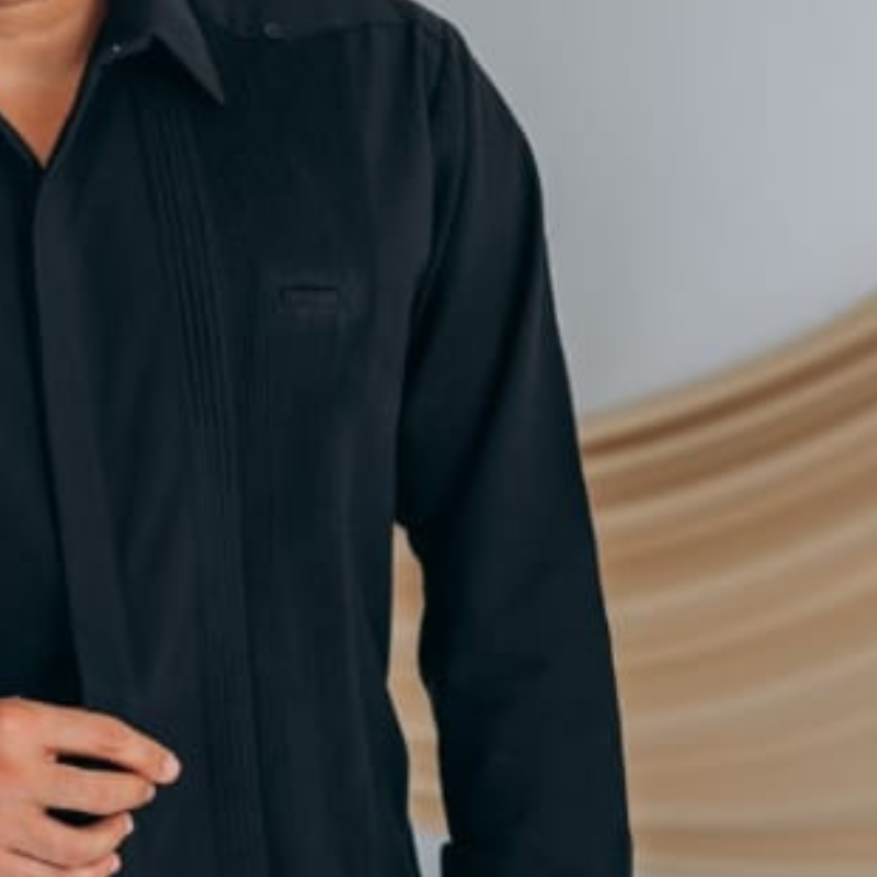 tenue cérémonie homme guayabera noire formelle